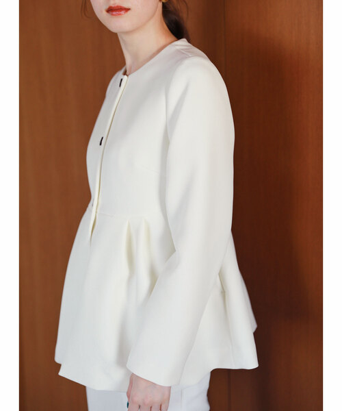 La TOTALITE（ラトータリテ）の「トリプルクロスペプラムジャケット