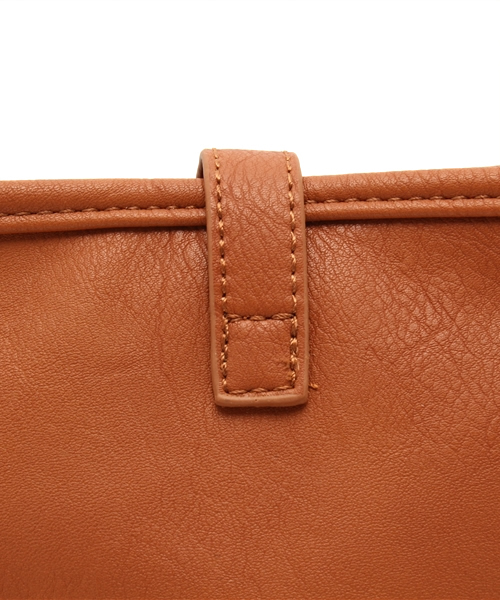 mystic（ミスティック）の「縦長フリンジショルダー（ショルダーバッグ・レディース・キャメル/ベージュ/ブラック・ﾌﾘ-）」の4枚目の写真