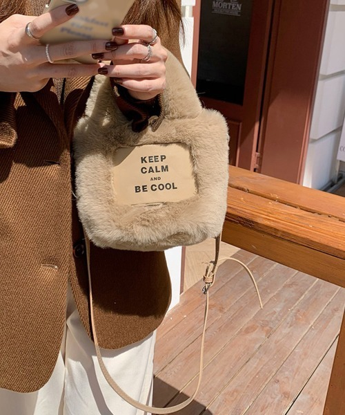 Miniministore(ミニミニストア)の「エコファーバッグ 秋冬 ミニトートバッグ(ショルダーバッグ・レディース・ベージュ/ホワイト・フリー)」の4枚目の写真