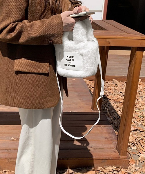 Miniministore(ミニミニストア)の「エコファーバッグ 秋冬 ミニトートバッグ(ショルダーバッグ・レディース・ベージュ/ホワイト・フリー)」の11枚目の写真