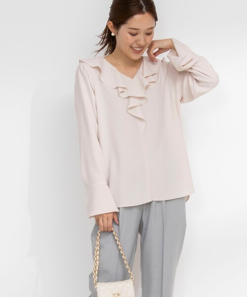 NOLLEY’S Sophi(ノーリーズソフィ)の「バックサテンラッフルブラウス(シャツ/ブラウス・レディース・ベビーピンク/オフホワイト/グレイッシュベージュ・38)」の8枚目の写真