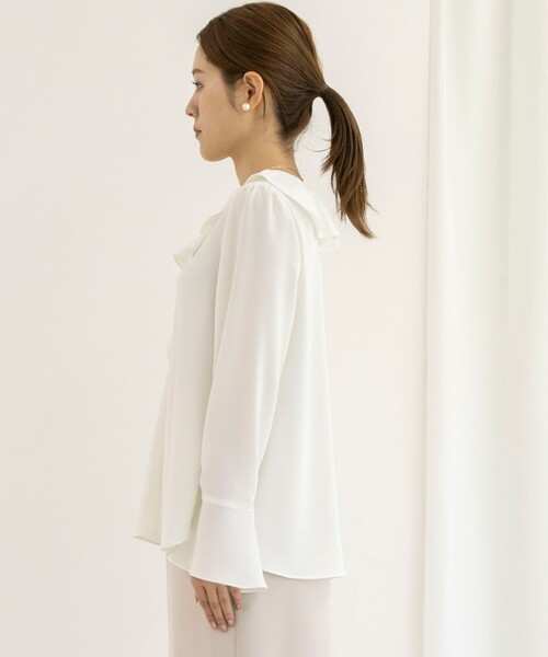 NOLLEY’S Sophi(ノーリーズソフィ)の「バックサテンラッフルブラウス(シャツ/ブラウス・レディース・ベビーピンク/オフホワイト/グレイッシュベージュ・38)」の22枚目の写真