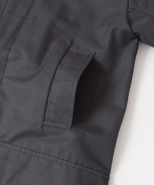 URBAN RESEARCH DOORS（アーバンリサーチドアーズ）の「撥水 T/Cツイル ミドルコート（ステンカラーコート・メンズ・ベージュ/ブラック/チャコールグレー・MEDIUM/LARGE）」の4枚目の写真