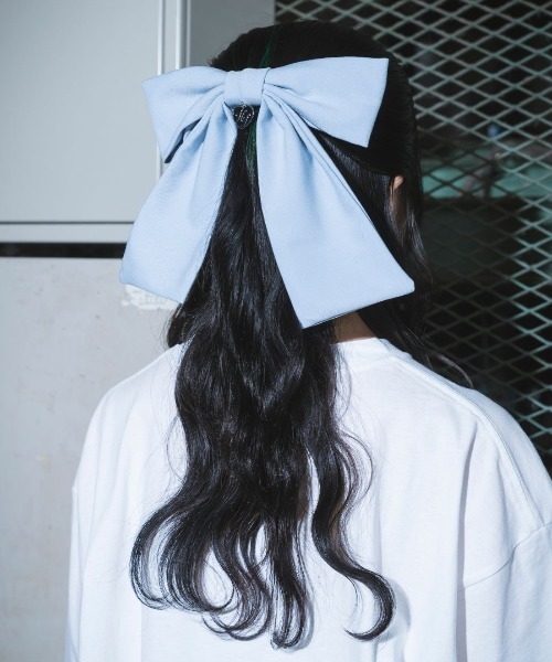 Hauls(ハウルズ)の「ばかデカおリボンバレッタ(バレッタ/ヘアクリップ・レディース・ブラック/サックスブルー/ブラック×ホワイト・FREE)」の5枚目の写真