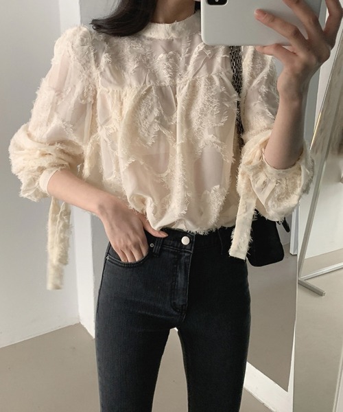 LAFFMO（ラフモ）の「リボン袖ジャガードブラウス（シャツ/ブラウス・レディース・ベージュ/ピンク・F）」の3枚目の写真