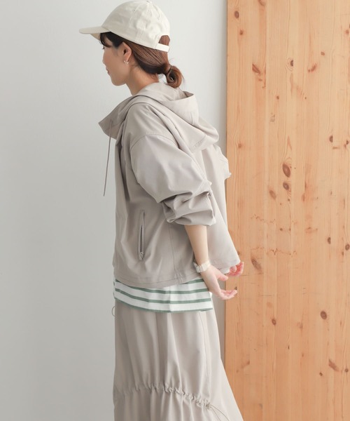 URBAN RESEARCH DOORS(アーバンリサーチドアーズ)の「add fabricsフードプルオーバー(その他アウター・レディース・ホワイト系その他/チャコールグレー・MEDIUM)」の5枚目の写真