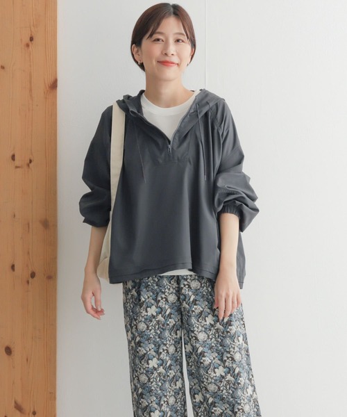 URBAN RESEARCH DOORS(アーバンリサーチドアーズ)の「add fabricsフードプルオーバー(その他アウター・レディース・ホワイト系その他/チャコールグレー・MEDIUM)」の13枚目の写真