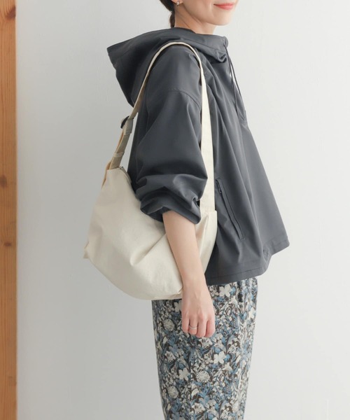 URBAN RESEARCH DOORS(アーバンリサーチドアーズ)の「add fabricsフードプルオーバー(その他アウター・レディース・ホワイト系その他/チャコールグレー・MEDIUM)」の21枚目の写真