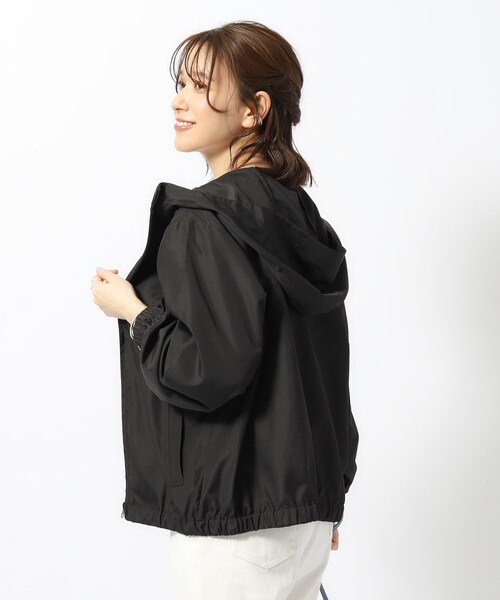 SHOO・LA・RUE（シューラルー）の「◆【洗える/気温対策】軽くてやわらか エアリー フーディーブルゾン（ブルゾン・レディース・ブラック/カーキ/ベージュ・02/04/03）」の6枚目の写真