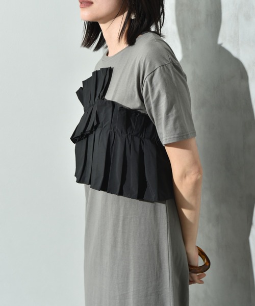 INTERPLANET（インタープラネット）の「異素材プリーツデザインカットワンピース（ワンピース・レディース・グレー/ブラック/ネイビー系・FREE）」の21枚目の写真