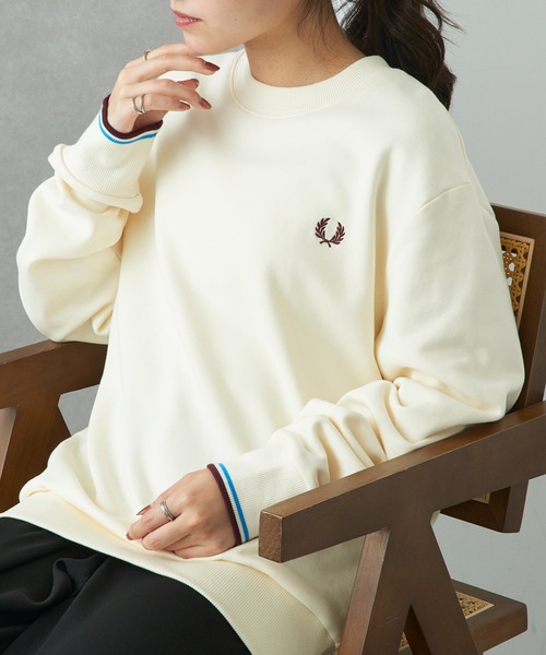 FRED PERRY（フレッドペリー）の「【FRED PERRY】Crew Neck SweatShirt フレッドペリー クルーネックスウェット M7535（スウェット・レディース・ブラック/アイボリー/グリーン/ブラック系その他2/ネイビー/ネイビー系2/グレー/オートミール/ダークグリーン/パープル/ネイビー系3/ベージュ/グリーン系その他2/ブラック系その他3/グレイッシュブルー/ネイビー系4/カーキ/バーガンディー/アイボリー系2/レッド系/ブラウン/ベージュ系2/オフホワイト/チャコールグレー・L/XL/M/S/XS）」の12枚目の写真