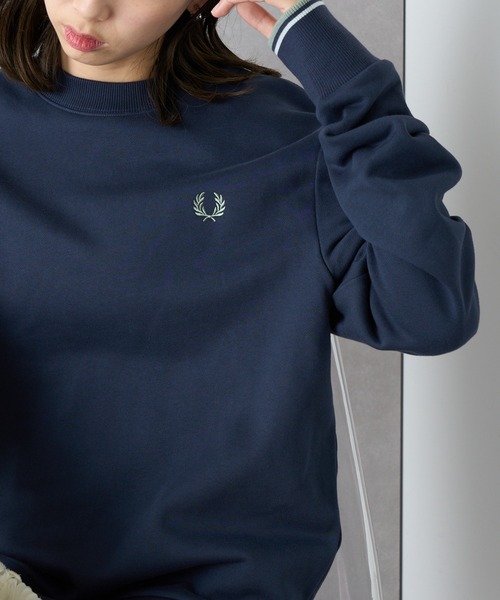 FRED PERRY（フレッドペリー）の「【FRED PERRY】Crew Neck SweatShirt フレッドペリー クルーネックスウェット M7535（スウェット・レディース・ブラック/アイボリー/グリーン/ブラック系その他2/ネイビー/ネイビー系2/グレー/オートミール/ダークグリーン/パープル/ネイビー系3/ベージュ/グリーン系その他2/ブラック系その他3/グレイッシュブルー/ネイビー系4/カーキ/バーガンディー/アイボリー系2/レッド系/ブラウン/ベージュ系2/オフホワイト/チャコールグレー・L/XL/M/S/XS）」の21枚目の写真