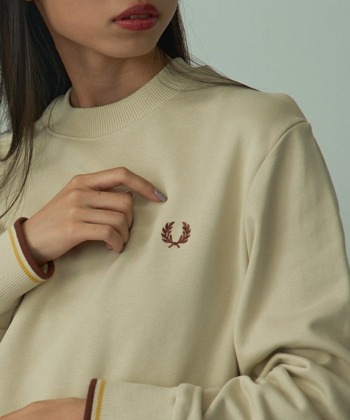 FRED PERRY（フレッドペリー）の「【FRED PERRY】Crew Neck SweatShirt フレッドペリー クルーネックスウェット M7535（スウェット・レディース・ブラック/アイボリー/グリーン/ブラック系その他2/ネイビー/ネイビー系2/グレー/オートミール/ダークグリーン/パープル/ネイビー系3/ベージュ/グリーン系その他2/ブラック系その他3/グレイッシュブルー/ネイビー系4/カーキ/バーガンディー/アイボリー系2/レッド系/ブラウン/ベージュ系2/オフホワイト/チャコールグレー・L/XL/M/S/XS）」の10枚目の写真