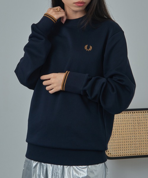 FRED PERRY（フレッドペリー）の「【FRED PERRY】Crew Neck SweatShirt フレッドペリー クルーネックスウェット M7535（スウェット・レディース・ブラック/アイボリー/グリーン/ブラック系その他2/ネイビー/ネイビー系2/グレー/オートミール/ダークグリーン/パープル/ネイビー系3/ベージュ/グリーン系その他2/ブラック系その他3/グレイッシュブルー/ネイビー系4/カーキ/バーガンディー/アイボリー系2/レッド系/ブラウン/ベージュ系2/オフホワイト/チャコールグレー・L/XL/M/S/XS）」の17枚目の写真