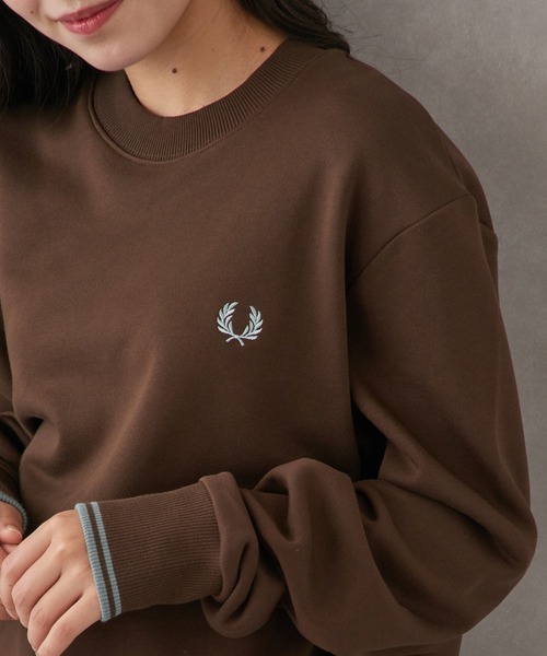 FRED PERRY（フレッドペリー）の「【FRED PERRY】Crew Neck SweatShirt フレッドペリー クルーネックスウェット M7535（スウェット・レディース・ブラック/アイボリー/グリーン/ブラック系その他2/ネイビー/ネイビー系2/グレー/オートミール/ダークグリーン/パープル/ネイビー系3/ベージュ/グリーン系その他2/ブラック系その他3/グレイッシュブルー/ネイビー系4/カーキ/バーガンディー/アイボリー系2/レッド系/ブラウン/ベージュ系2/オフホワイト/チャコールグレー・L/XL/M/S/XS）」の8枚目の写真