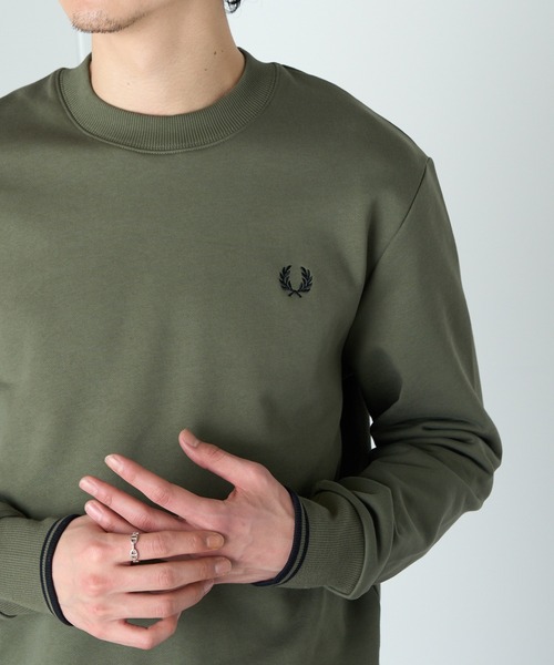 FRED PERRY（フレッドペリー）の「【FRED PERRY】Crew Neck SweatShirt フレッドペリー クルーネックスウェット M7535（スウェット・レディース・ブラック/アイボリー/グリーン/ブラック系その他2/ネイビー/ネイビー系2/グレー/オートミール/ダークグリーン/パープル/ネイビー系3/ベージュ/グリーン系その他2/ブラック系その他3/グレイッシュブルー/ネイビー系4/カーキ/バーガンディー/アイボリー系2/レッド系/ブラウン/ベージュ系2/オフホワイト/チャコールグレー・L/XL/M/S/XS）」の14枚目の写真