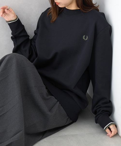 FRED PERRY(フレッドペリー)の「【FRED PERRY】Crew Neck SweatShirt フレッドペリー クルーネックスウェット M7535(スウェット・レディース・ブラック/アイボリー/グリーン/ブラック系その他2/ネイビー/ネイビー系2/グレー/オートミール/ダークグリーン/パープル/ネイビー系3/ベージュ/グリーン系その他2/ブラック系その他3/グレイッシュブルー/ネイビー系4/カーキ/バーガンディー/アイボリー系2/レッド系/ブラウン/ベージュ系2/オフホワイト/チャコールグレー/ブラック系その他4/ダークインディゴブルー/グリーン系その他3・L/XL/M/S/XS)」の6枚目の写真
