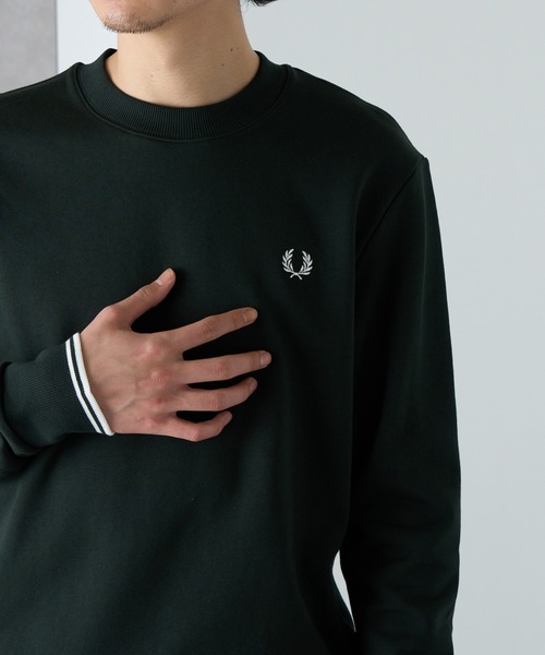 FRED PERRY（フレッドペリー）の「【FRED PERRY】Crew Neck SweatShirt フレッドペリー クルーネックスウェット M7535（スウェット・レディース・ブラック/アイボリー/グリーン/ブラック系その他2/ネイビー/ネイビー系2/グレー/オートミール/ダークグリーン/パープル/ネイビー系3/ベージュ/グリーン系その他2/ブラック系その他3/グレイッシュブルー/ネイビー系4/カーキ/バーガンディー/アイボリー系2/レッド系/ブラウン/ベージュ系2/オフホワイト/チャコールグレー・L/XL/M/S/XS）」の16枚目の写真