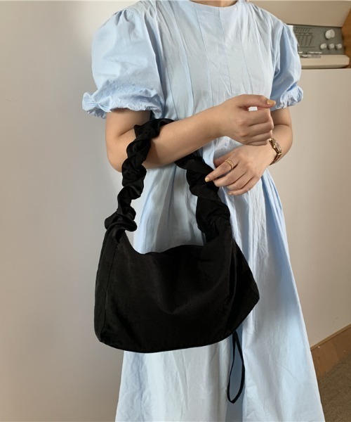 Per sist ence(パーシエンス)の「ショルダーシャーリングナイロンバッグ(ショルダーバッグ・レディース・ブラウン/アイボリー/ブラック/カーキ・FREE)」の21枚目の写真