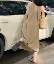 襟タックデザイン バックオープン ノースリーブワンピース