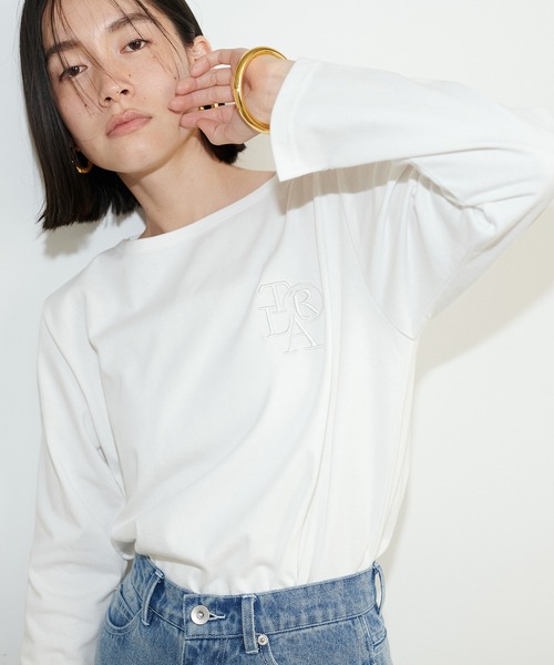 LARUTA(ラルータ)の「【LARUTA】厚盛りちびロゴ刺繍ロンT(Tシャツ/カットソー・レディース・アイボリー/ブラック/グリーン/ブラウン/オフホワイト・FREE)」の2枚目の写真