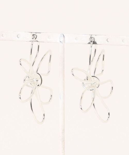 mysty woman(ミスティウーマン)の「フラワーワイヤーピアス 138297(ピアス(両耳用)・レディース・シルバー/ゴールド・FREE)」の6枚目の写真