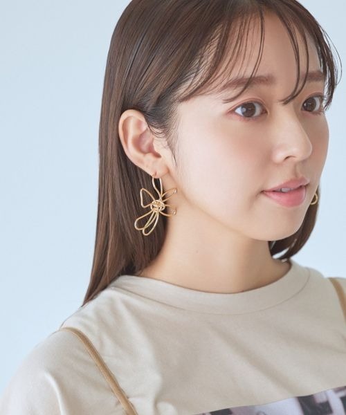 mysty woman(ミスティウーマン)の「フラワーワイヤーピアス 138297(ピアス(両耳用)・レディース・シルバー/ゴールド・FREE)」の2枚目の写真