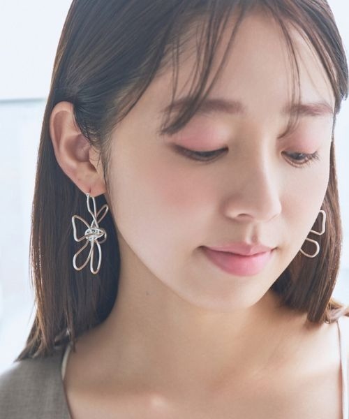 mysty woman(ミスティウーマン)の「フラワーワイヤーピアス 138297(ピアス(両耳用)・レディース・シルバー/ゴールド・FREE)」の5枚目の写真