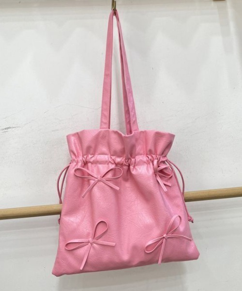 AMELY(エミリー)の「リボン巾着ハンドバッグ(ハンドバッグ・レディース・アイボリー/ブラック/シルバー/レッド/ピンク/ブラウン/パープル・フリー)」の5枚目の写真