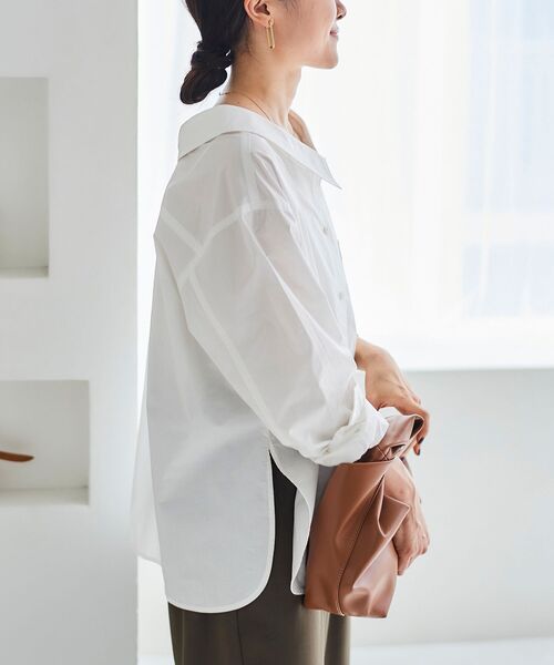le.coeur blanc（ルクールブラン）の「抜き衿デザインブラウス（シャツ/ブラウス・レディース・ブルー系その他2/オフホワイト・38）」の5枚目の写真