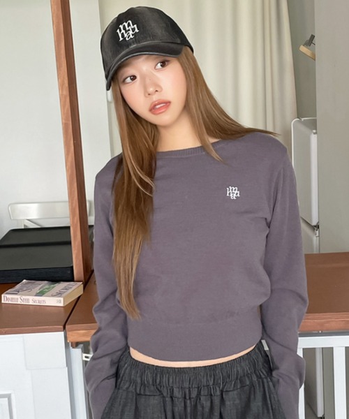 muahmuah(ムーアムーア)の「A'GEM/9 × .kom 『muah muah/ムーアムーア』 STITCH LOGO BASIC KNIT/ステッチロゴベーシックニット(ニット/セーター・レディース・アイボリー/ブラック/グレー/チャコールグレー/ネイビー/ベージュ・FREE)」の4枚目の写真