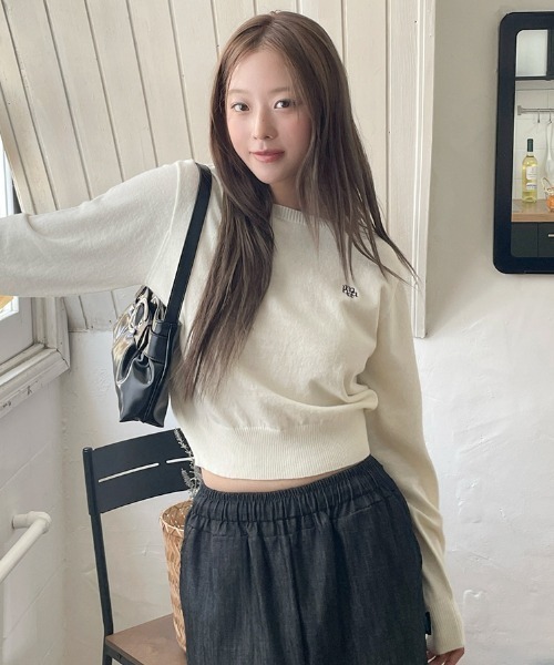 muahmuah(ムーアムーア)の「A'GEM/9 × .kom 『muah muah/ムーアムーア』 STITCH LOGO BASIC KNIT/ステッチロゴベーシックニット(ニット/セーター・レディース・アイボリー/ブラック/グレー/チャコールグレー/ネイビー/ベージュ・FREE)」の9枚目の写真