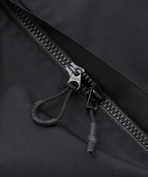 and wander(アンドワンダー)の「and wander/アンドワンダー 2.5L hiker rain jacket ナイロンジャケット(ナイロンジャケット・メンズ・ブラック・XL/L/M)」の11枚目の写真
