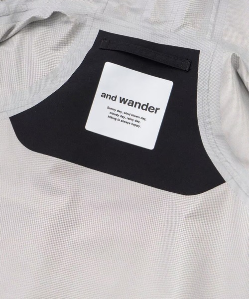 and wander(アンドワンダー)の「and wander/アンドワンダー 2.5L hiker rain jacket ナイロンジャケット(ナイロンジャケット・メンズ・ブラック・XL/L/M)」の5枚目の写真