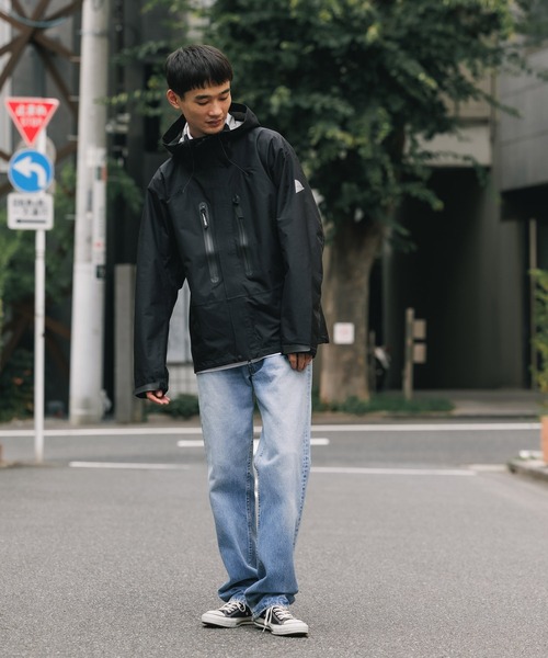 and wander(アンドワンダー)の「and wander/アンドワンダー 2.5L hiker rain jacket ナイロンジャケット(ナイロンジャケット・メンズ・ブラック・XL/L/M)」の19枚目の写真