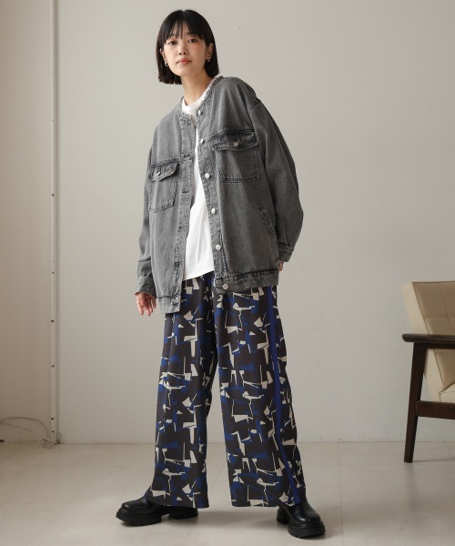 Bou Jeloud(ブージュルード)の「ウォッシュデニムジャケット(デニムジャケット・レディース・ブラック/ブルー/ネイビー・38)」の4枚目の写真