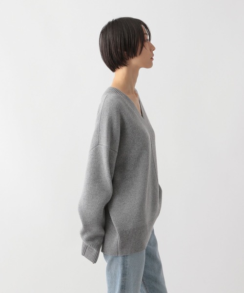 STERNBERG（スタンバーグ）の「ウールカシミヤVネックニットプルオーバー（ニット/セーター・レディース・ブラック/チャコールグレー/ブルー・FREE）」の16枚目の写真