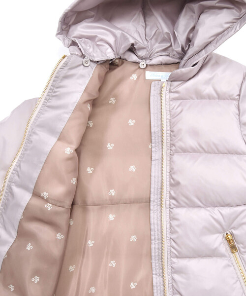 Tartine et Chocolat（タルティーヌエショコラ）の「ラブリータフタダウン(100~140cm)（ダウンジャケット/コート・キッズ・ベージュ/ネイビー・140cm/120cm/130cm/110cm/100cm）」の10枚目の写真