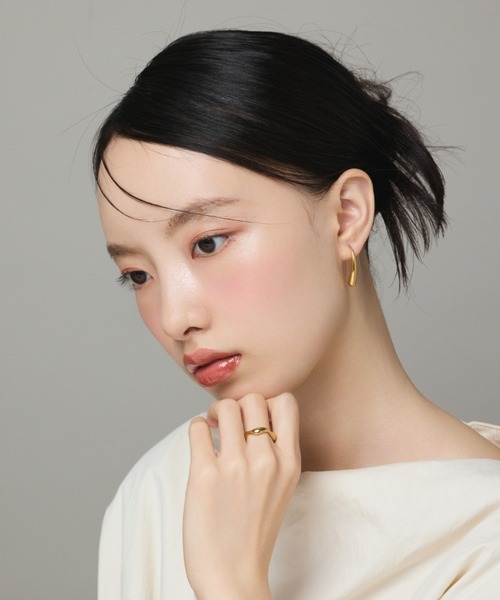 ciite' surgical stainless(シーテサージカルステンレス)の「【 金属アレルギー対応 】 フックピアス サージカルステンレス (両耳用)(ピアス(両耳用)・レディース・シルバー/ゴールド・FREE)」の4枚目の写真
