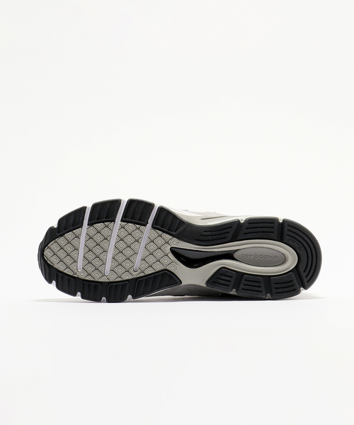 NEW BALANCE(ニューバランス)の「《WEB限定》【New Balance / ニューバランス】U990GR4(スニーカー・メンズ・グレー・29cm/28.5cm/28cm/27.5cm/27cm/26.5cm/26cm/25.5cm)」の5枚目の写真