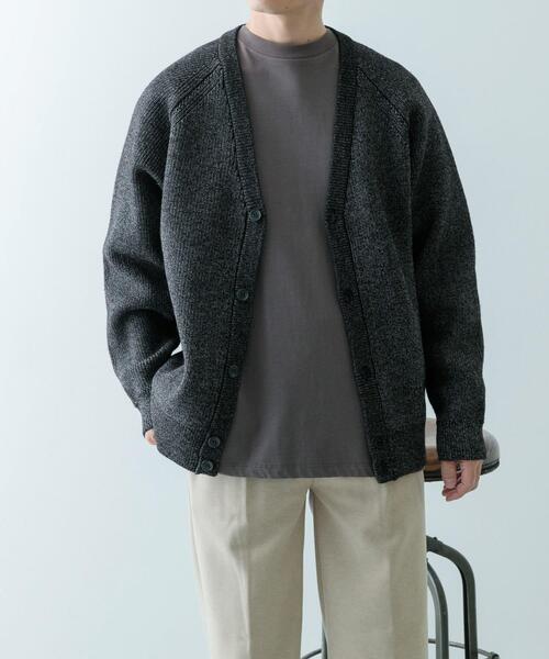 ITEMS URBANRESEARCH(アイテムズ アーバンリサーチ)の「マシンウォッシャブル マシュマロ ニット カーディガン(カーディガン/ボレロ・メンズ・ブラウン/ブラック/ブルー・MEDIUM/LARGE)」の9枚目の写真