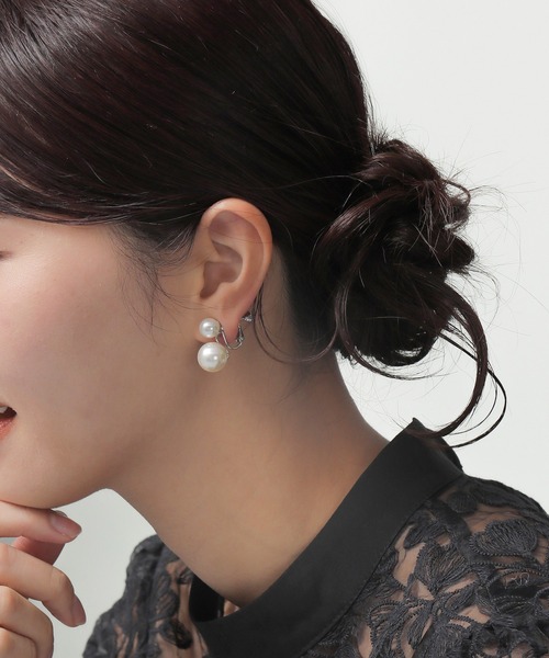 Kana（カナ）の「ツイン パール イヤリング 結婚式 お呼ばれ オケージョン（イヤリング・レディース・シルバー/ゴールド・フリー）」の6枚目の写真