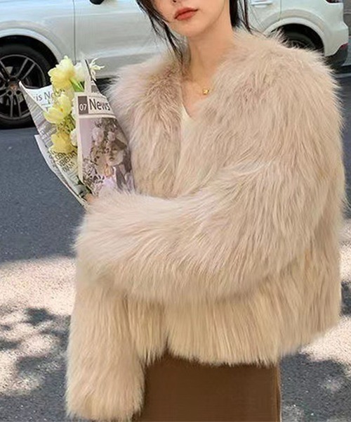 GLAMOROUS JANE(グラマラスジェーン)の「ノーカラーファーコート(ノーカラーコート・レディース・グレー/ベージュ・FREE)」の1枚目の写真