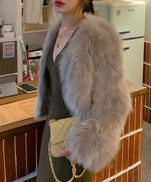 GLAMOROUS JANE(グラマラスジェーン)の「ノーカラーファーコート(ノーカラーコート・レディース・グレー/ベージュ・FREE)」の7枚目の写真