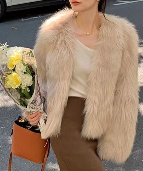 GLAMOROUS JANE(グラマラスジェーン)の「ノーカラーファーコート(ノーカラーコート・レディース・グレー/ベージュ・FREE)」の3枚目の写真