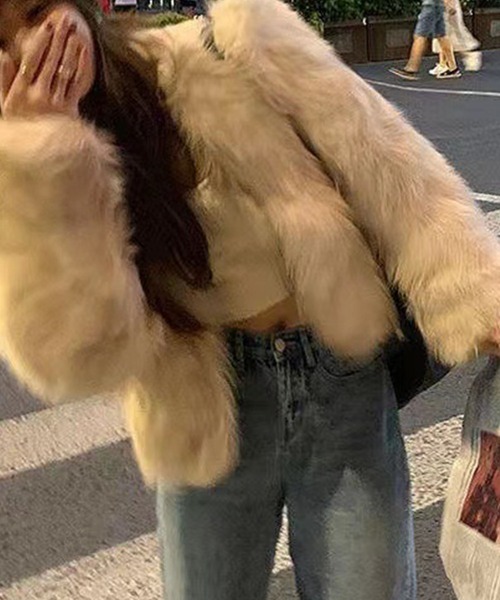 GLAMOROUS JANE(グラマラスジェーン)の「ノーカラーファーコート(ノーカラーコート・レディース・グレー/ベージュ・FREE)」の4枚目の写真