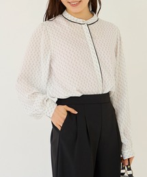 バンドカラー幾何学柄ブラウス