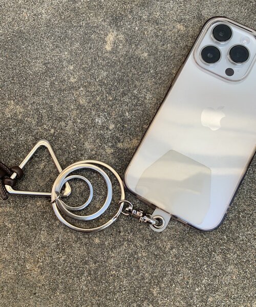 Kastane（カスタネ）の「【WEB限定】スマホショルダーストラップ（スマホグッズ・レディース・ブラック/アイボリー/シルバー・FREE）」の4枚目の写真