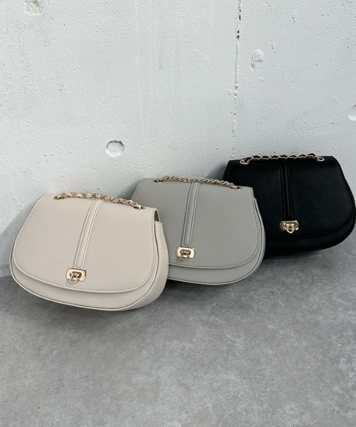 archives(アルシーヴ)の「ラウンドフラップショルダーバッグ(ショルダーバッグ・レディース・グレー/アイボリー/ブラック・FREE)」の9枚目の写真