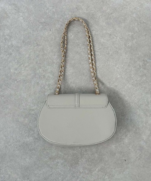 archives(アルシーヴ)の「ラウンドフラップショルダーバッグ(ショルダーバッグ・レディース・グレー/アイボリー/ブラック・FREE)」の11枚目の写真